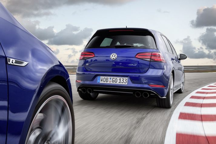 VW Golf R er sannkallaður brautarbíll með allt sitt afl og veggrip.