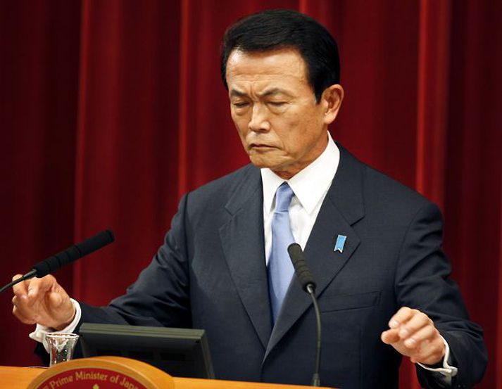 Taro Aso Forsætisráðherrann var þungur á brún er hann rauf þing.
fréttablaðið/AP