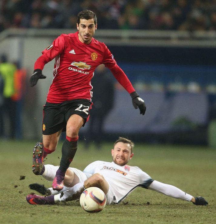 Henrikh Mkhitaryan með boltann í leiknum í dag.