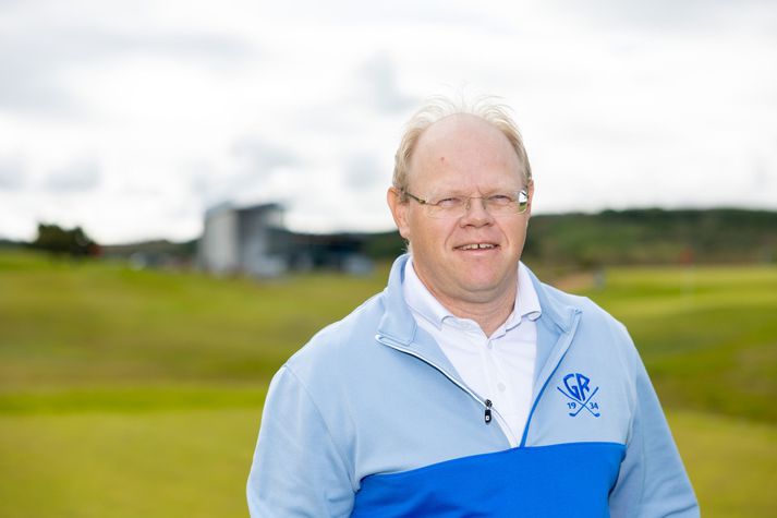 Gísli Guðni Hall er nýr formaður GR og stendur í ströngu. Yfirdómari klúbbsins er hættur vegna þess að Gísli Guðni varð ekki við kröfu hans þess efnis að Margeiri Vilhjálmssyni yrði vikið úr stjórn meðan mál hans eru til umfjöllunar hjá aganefnd GSÍ.