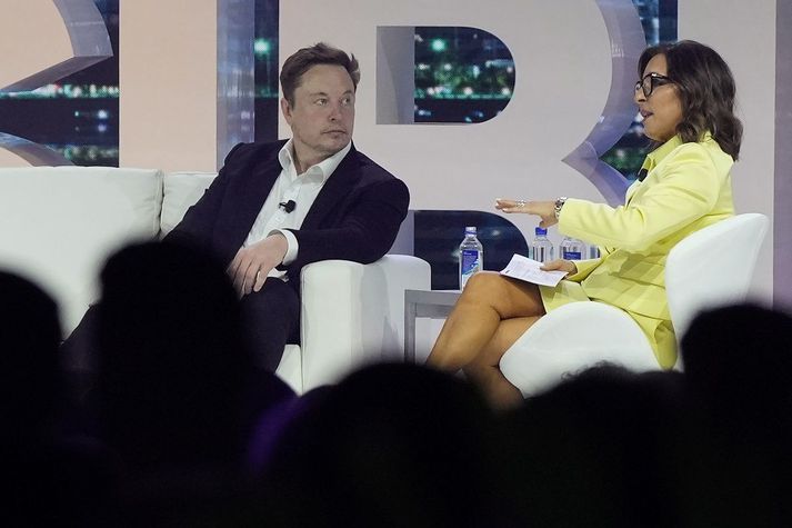 Elon Musk og Linda Yaccarino, forstjóri X.