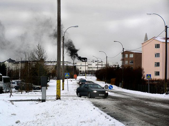 Mökkur frá sjúkrahúsinu.  Svartolíukatlar Landspítala-Háskólasjúkrahúss við Hring­braut reykja þegar þeir eru keyrðir upp.