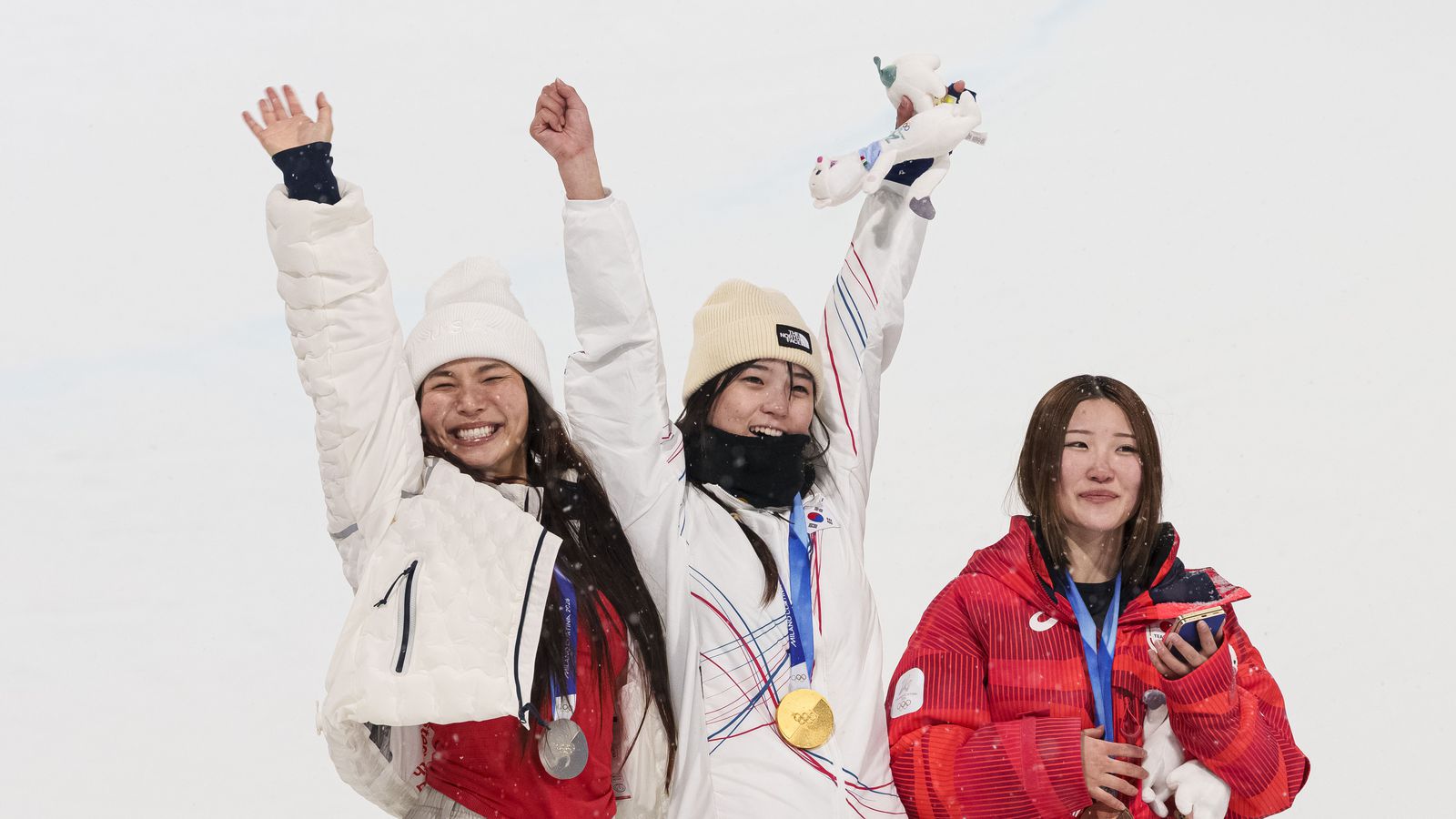 Lá hreyfingar­laus eftir fall en vann síðan Ólympíugullið