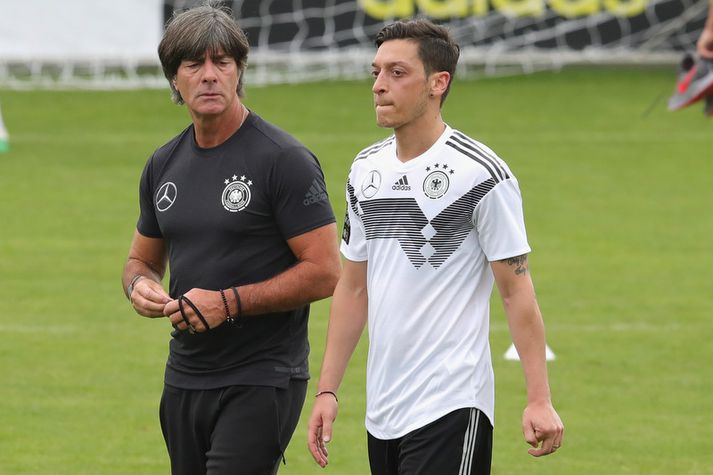 Joachim Löw og Mesut Özil