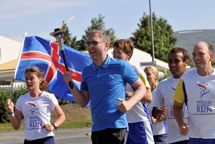Eiríkur Björn Björgvinsson, bæjarstjóri Akureyrar, hljóp með Friðarkyndilinn fyrr í mánuðinum.