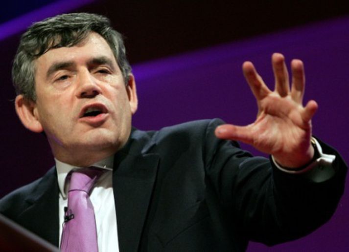 Gordon Brown, forsætisráðherra Bretlands, hefur varað landa sína við yfirvofandi kreppu.