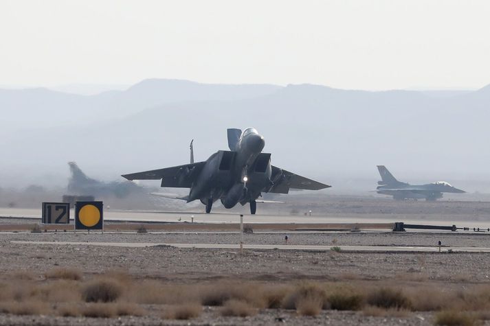 Ísraelskri F-15 orrustuþotu flogið á loft frá Ovda flugstöðinni í Ísrael.