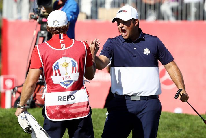 Patrick Reed vann Rory McIlroy í frábærri viðureign og fagnaði gríðarlega.