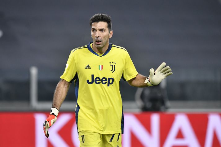 Gianluigi Buffon í leik gegn Genoa í ítalska bikarnum í janúarmánuði.