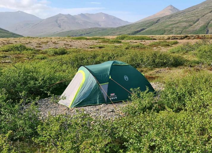 Tjaldið er á huggulegum stað.