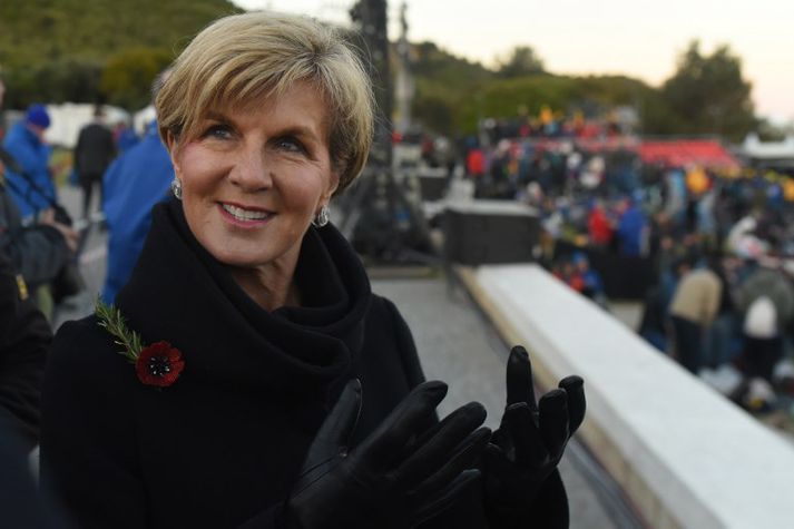 Utanríkisráðherrann Julie Bishop segir að lögin muni stöðva dæmda barnaníðinga að yfirgefa landið og að eiga vegabréf.