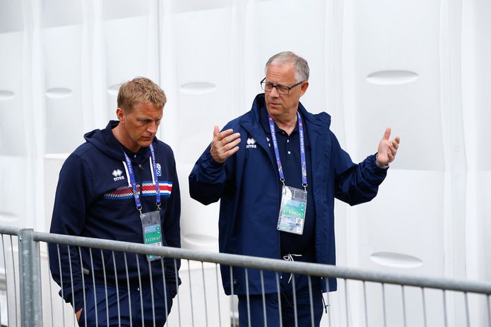 Heimir Hallgrímsson og Lars Lagerbäck á leiðinni til fundarins í dag.