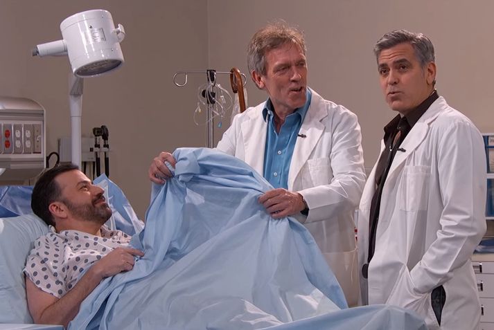 Laurie og Clooney virða fyrir sér hræðilega hluti sem þykjustunni læknar.