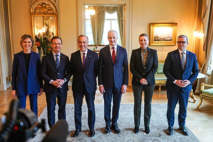 Frá vinstri: Kristrún Frostadóttir, Ulf Kristersson forsætisráðherra Svíþjóðar, Mark Carney forsætisráðherra Kanada, Jonas Gahr Støre forsætisráðherra Noregs, Mette Frederiksen forsætisráðherra Danmerkur og Petteri Orpo forsætisráðherra Finnlands.