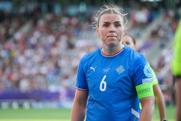 Ingibjörg Sigurðardóttir tók við fyrirliðabandinu eftir að Glódís fór útaf.