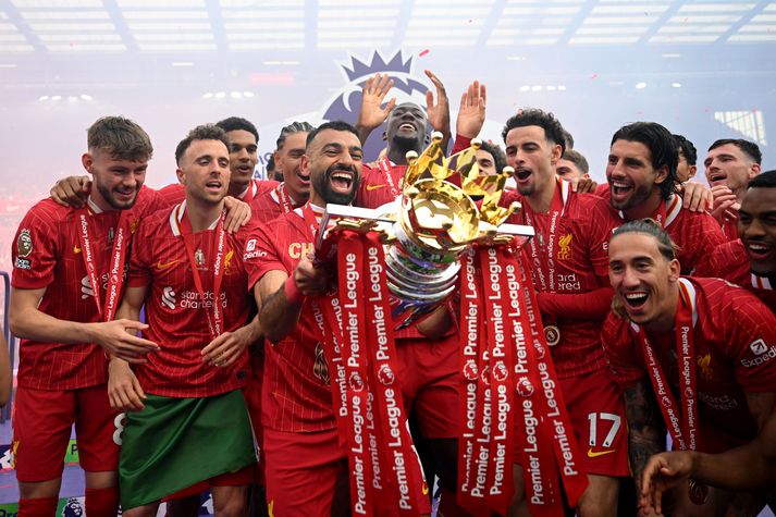  Mohamed Salah og félagar í Liverpool byrja titilvörnina á Anfield.