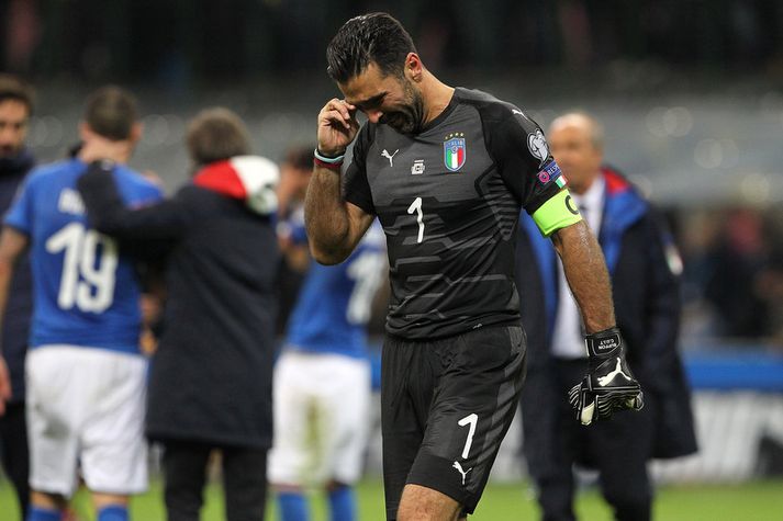 Gianluigi Buffon eftir síðasta landsleikinn sinn.