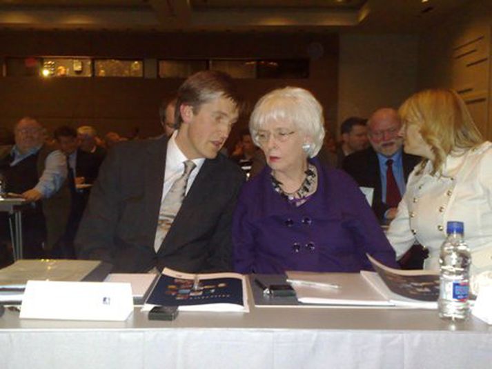 Þór Sigfússon og Jóhanna Sigurðardóttir á aðalfundi Samtaka atvinnulífsins í dag. Þór var endurkjörinn formaður samtakanna með 74% greiddra atkvæða.