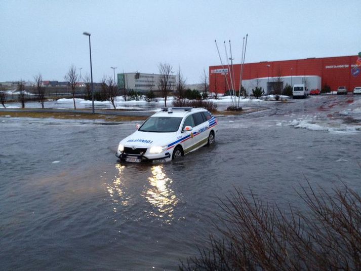 Eins og sést á myndinni þá er asahláka ekkert grín.