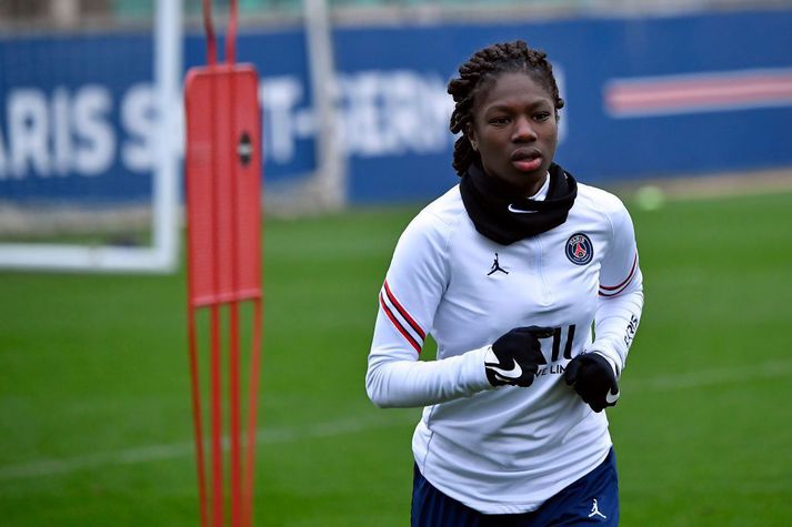 Aminata Diallo á æfingu með PSG síðasta vetur. Hún hefur nú lagt skóna á hilluna.