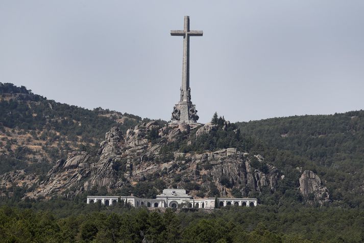 Franco hefur hvílt hér, í El Valle de los Caidos. (Dal hinna föllnu)