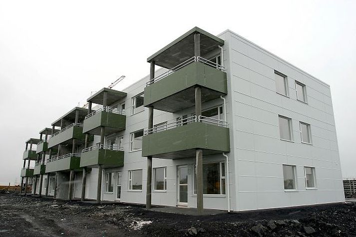 Greiningardeild Kaupþings segir verstu niðursveifluna líklega gengna yfir enda hafi eignir heimilanna aukist að raunvirði um 2,3 prósent í síðasta mánuði miðað við eignaverðsvísitölu bankans. 
