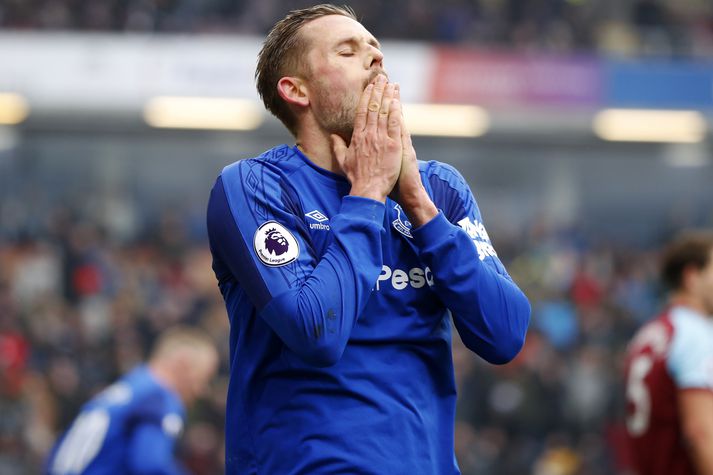 Gylfi Þór Sigurðsson var tekinn af velli á móti Burnley.