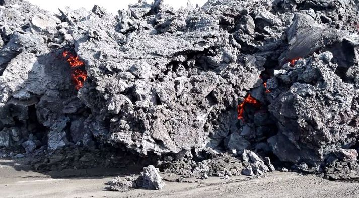 The new lava field is now getting thicker after spreading over 84 sq km (32 sq mi).
