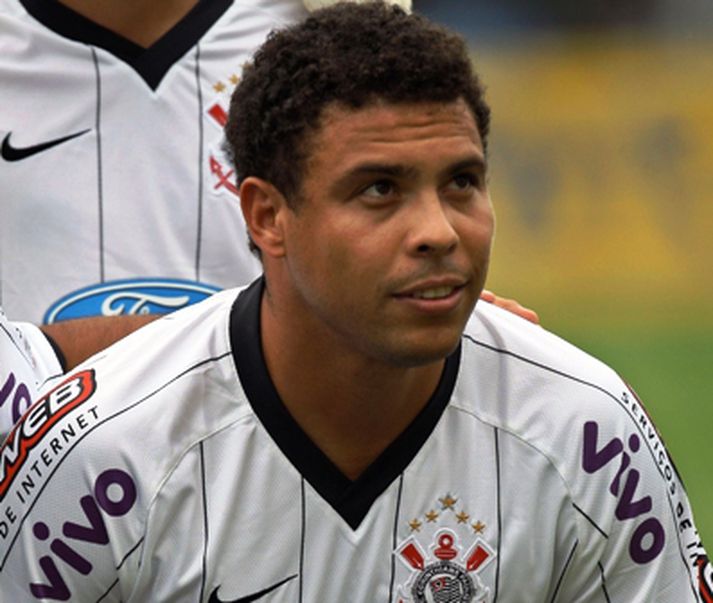 Ronaldo fer brátt að spila með Corinthians í heimalandinu