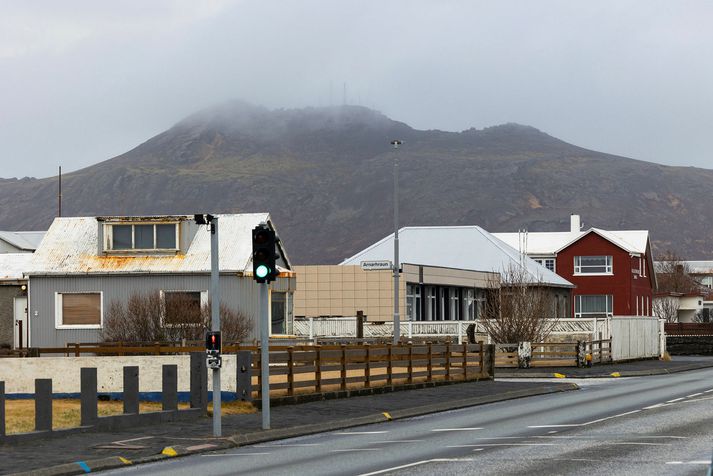 Grindvíkingar búa ekki aðeins við jarðskjálftahrinu og kvikuhreyfingar heldur er nú rafmagnslauast í bænum.