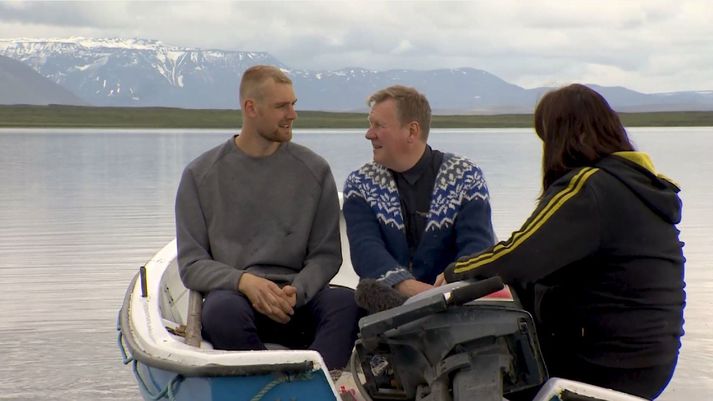 Tryggvi Snær Hlinason tók sér smápásu frá því að leggja silunganetin með móður sinni, Guðrúnu Tryggvadóttur, til að ræða um æskuárin í Svartárkoti, líf atvinnumannsins á Spáni, körfuboltaferilinn og framtíðardraumana.