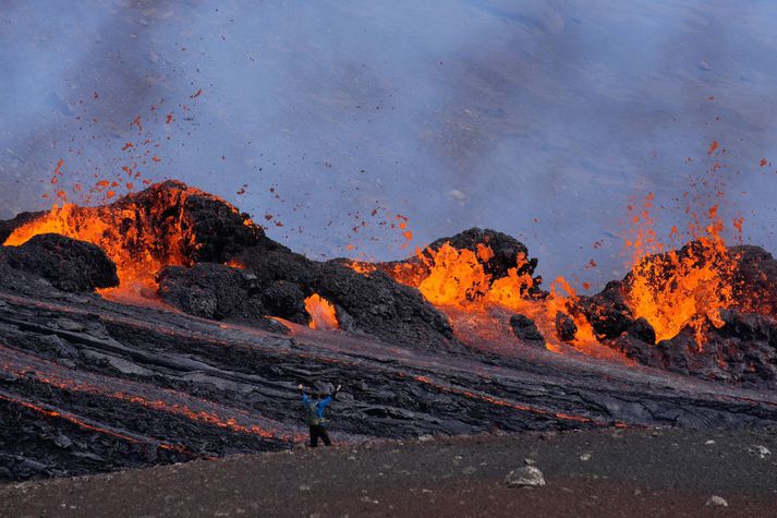 Fjöldi ferðamanna hefur þegar farið og skoðað gosið sem hófst í gær.