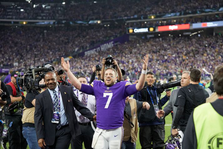 Keenum var ótrúlegur hjá Vikings og „Minnesota Miracle“ gegn New Orleans Saints mun aldrei gleymast. Hann fagnar hér eftir þann ótrúlega leik.