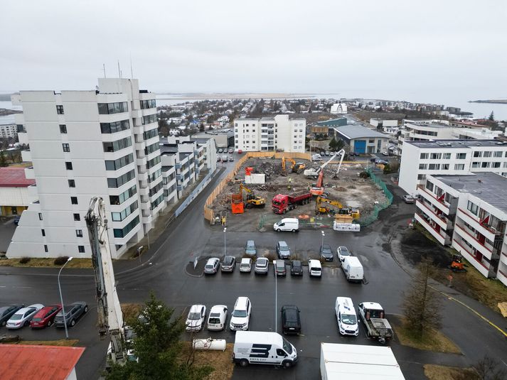 Um­deildu niður­rifi bygginga við Fann­borg er lokið og ekkert eftir af gamla félags­heimilinu í Kópa­vogi annað en múr­brot og mold.