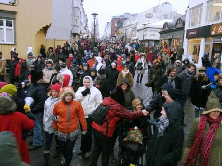 Um 50 þúsund konur mættu í miðborg Reykjavíkur á kvennafrídeginum. Leikskólastarfsmenn í Árborg þurftu hinsvegar að vinna.
