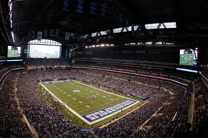 Super Bowl fer fram á Lucas Oil Stadium í Indianapolis.