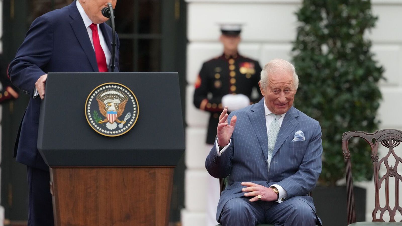 „Mamma mín var skotin í Karli, trúið þið því?“