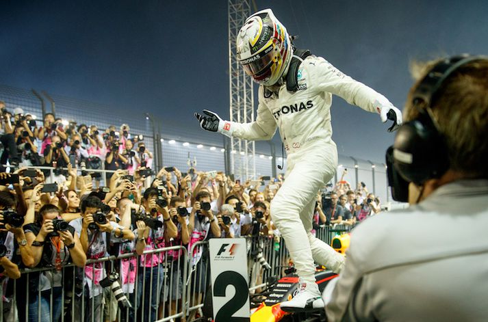 Lewis Hamilton fagnaði innilega eftir keppnina.