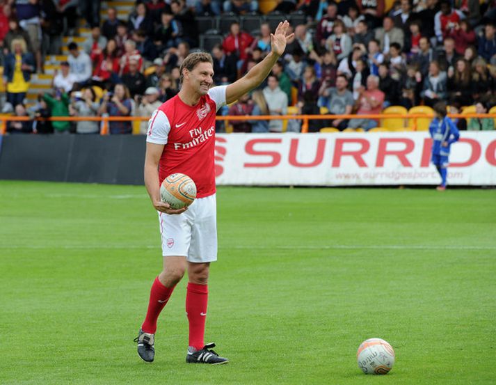 Adams varð fjórum sinnum enskur meistari með Arsenal.