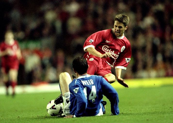 David Weir og Michael Owen eigast við í síðasta sigurleik Everton á Anfield í september árið 1999. Kevin Campbell skoraði eina mark leiksins.