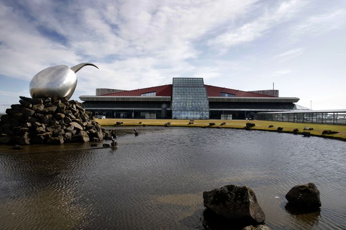 Skortur er á brottfararhliðum til landa utan Schengen á háannatímum.