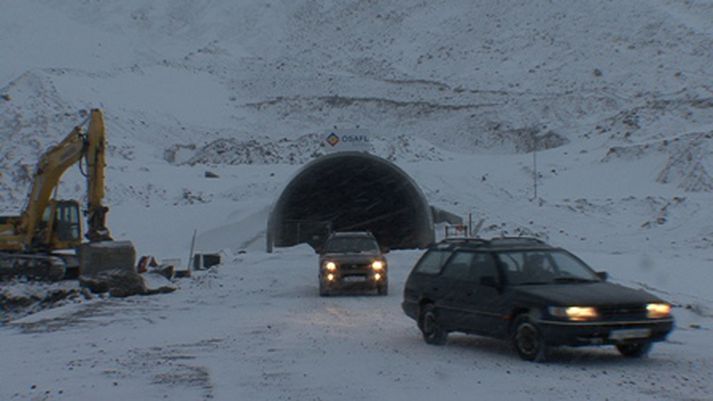 Göngin voru opnuð almenningi í fyrsta sinn.  Mynd/ Hafþór.