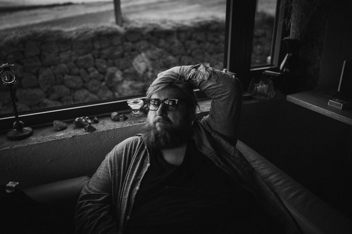 Valdimar Guðmundsson við upptökur á laginu á Kolsstöðum.