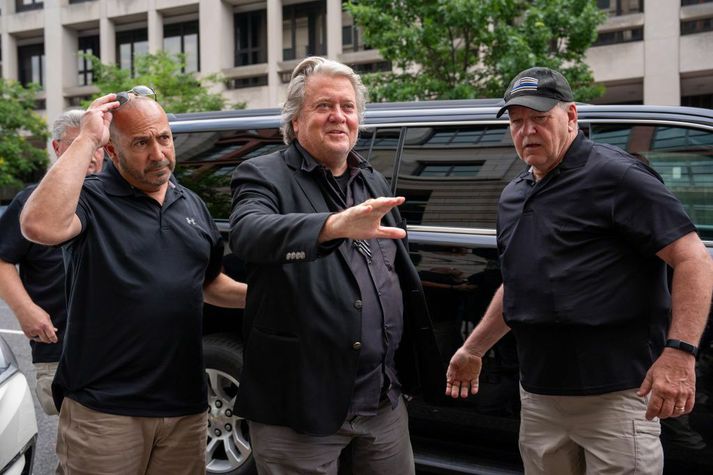 Bannon var dæmdur í fangelsi eftir að hann neitaði að mæta fyrir þingnefnd og afhenda umbeðin gögn.