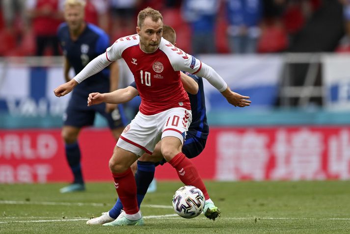 Christian Eriksen hélt heim af spítala í dag eftir sex daga dvöl.