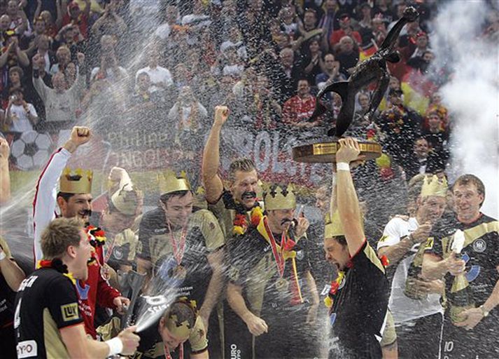 Þjóðverjar fagna heimsmeistaratitlinum í Köln í dag.