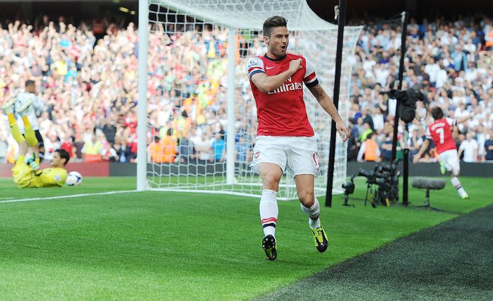 Giroud fagnar marki sínu í dag.