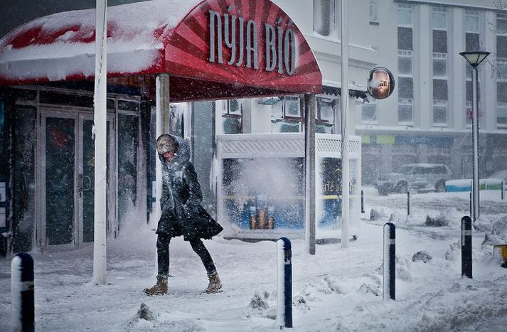 Aftakaveður var um land allt í gær en fyrir norðan og austan var mikil snjókoma. Mynd/Auðunn Níelsson
