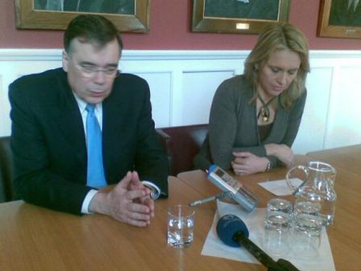 Geir H. Haarde og Þorgerður Katrín Gunnarsdóttir á fundi með blaðmönnum í þinghúsinu í dag.