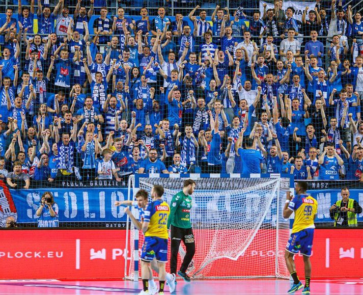 Stuðningsmenn Wisla Plock fögnuðu ógurlega í leikslok, enda ekki á hverjum degi sem liðum í pólsku deildinni tekst að vinna gegn Kielce.